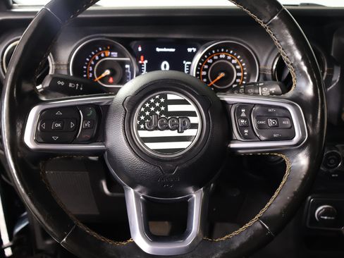 Used 2021 Jeep Wrangler Unlimited Sahara AWD/4WD image 3