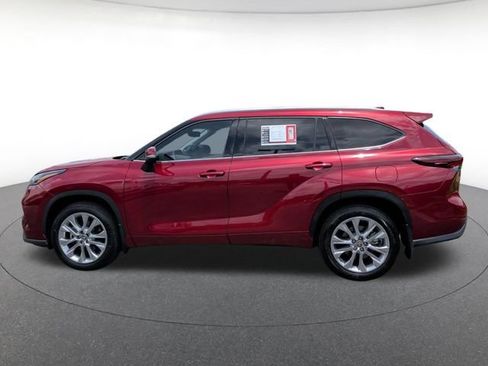 Used 2024 Toyota Highlander Limited FWD image 3