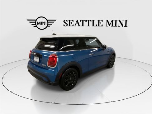 Used 2022 MINI Cooper 2-Door Hardtop FWD image 11