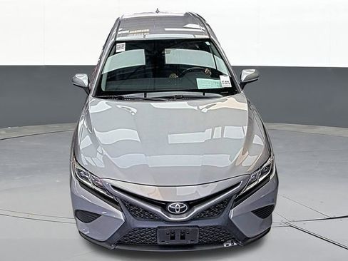 Used 2019 Toyota Camry SE image 2