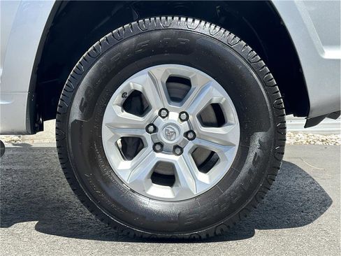 Used 2011 Toyota 4Runner SR5 w/ Premium Pkg w/Leather AWD/4WD image 29