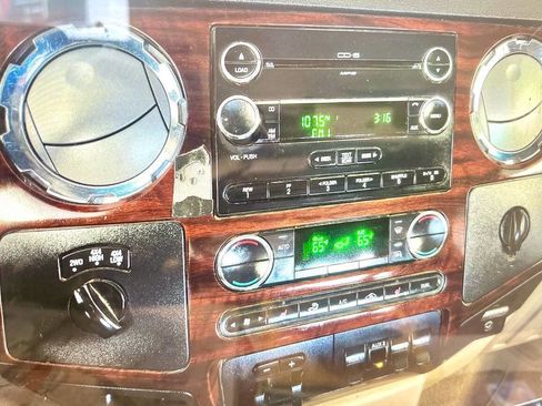 Used 2009 Ford F350 Lariat image 12
