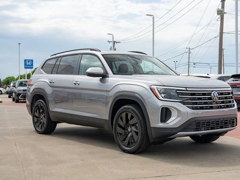 New 2026 Volkswagen Atlas SE FWD image 8