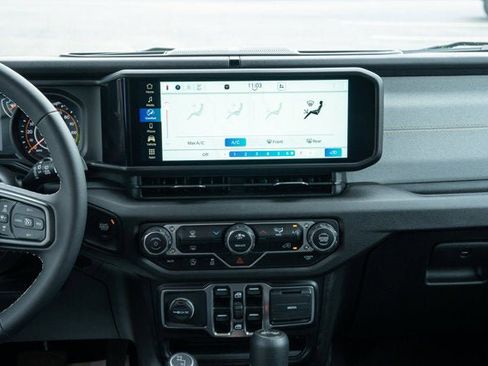 Used 2025 Jeep Wrangler Unlimited Sport image 30