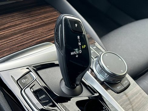 Certified 2023 BMW 530e w/ Convenience Package image 27