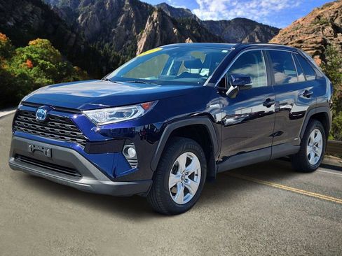 Used 2020 Toyota RAV4 XLE w/ Convenience Package AWD/4WD image 2