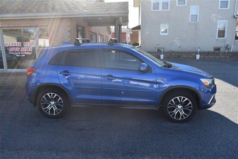 Used 2017 Mitsubishi Outlander Sport SE AWD/4WD image 2