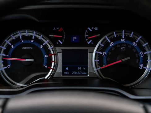 Used 2018 Toyota 4Runner TRD Off-Road AWD/4WD image 18