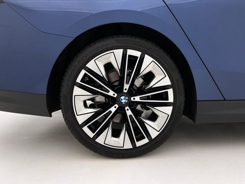 Certified 2026 BMW 530i xDrive w/ Premium Package AWD/4WD image 32