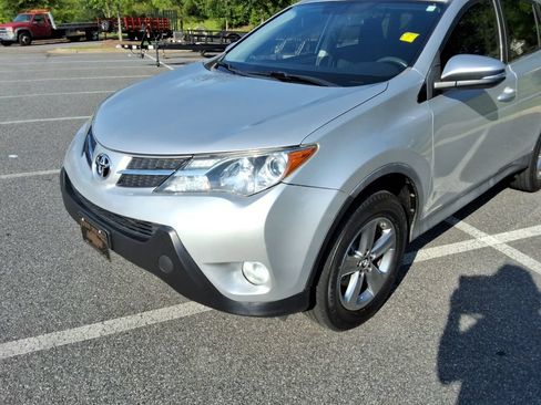 Used 2015 Toyota RAV4 XLE w/ Preferred Accessory Package FWD image 9