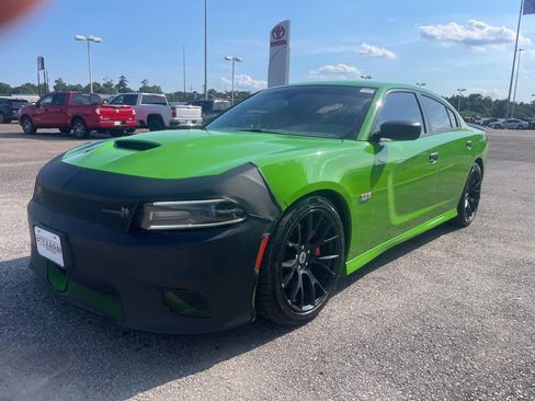 Used 2017 Dodge Charger R/T Scat Pack w/ Beats Audio Group RWD image 3