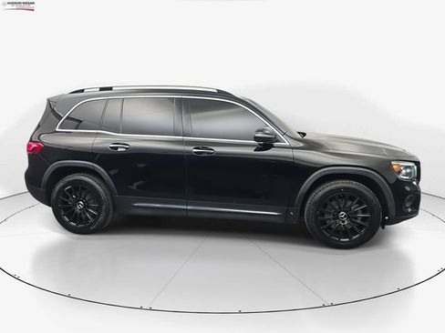 Used 2023 Mercedes-Benz GLB 250 4MATIC image 11