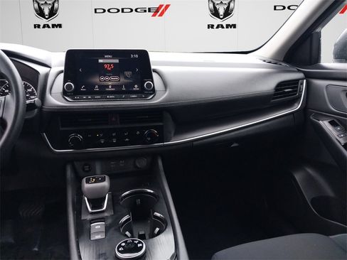 Used 2025 Nissan Rogue S image 9