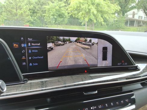 Certified 2021 Cadillac Escalade Premium Luxury AWD/4WD image 36