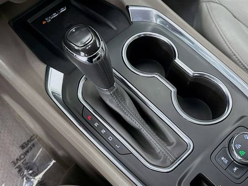 Used 2020 Chevrolet Traverse Premier image 17