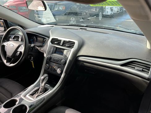 Used 2014 Ford Fusion SE image 29