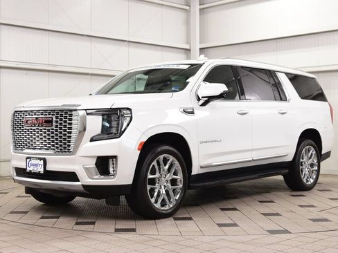 Used 2024 GMC Yukon XL Denali AWD/4WD image 3
