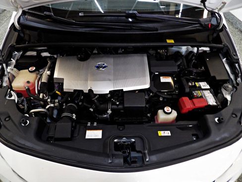 Used 2018 Toyota Prius Prime Advanced FWD image 23