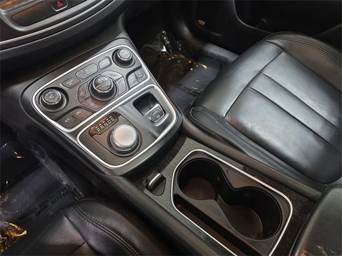 Used 2015 Chrysler 200 C w/ Navigation & Sound Group I image 25