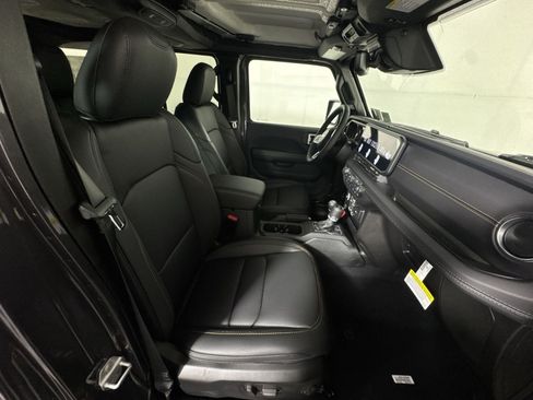 New 2026 Jeep Wrangler Unlimited Sahara AWD/4WD image 26