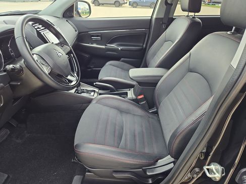 Used 2025 Mitsubishi Outlander Sport AWD image 16