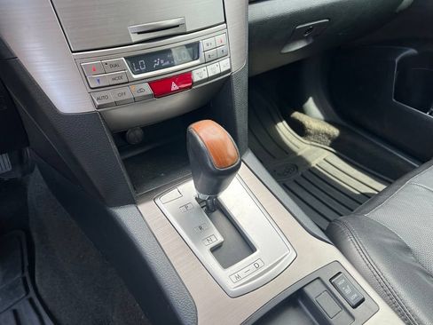 Used 2013 Subaru Outback 2.5i Limited w/ Moonroof Pkg AWD/4WD image 38