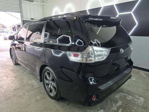 Used 2018 Toyota Sienna SE w/ SE Preferred Package FWD image 2