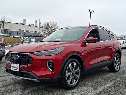 Used 2023 Ford Escape Platinum w/ Premium Technology Package image 3