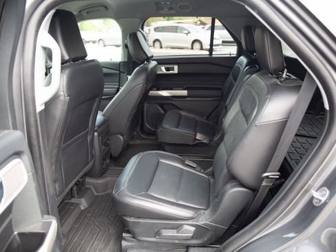 Used 2022 Ford Explorer Limited w/ Equipment Group 301A AWD/4WD image 21
