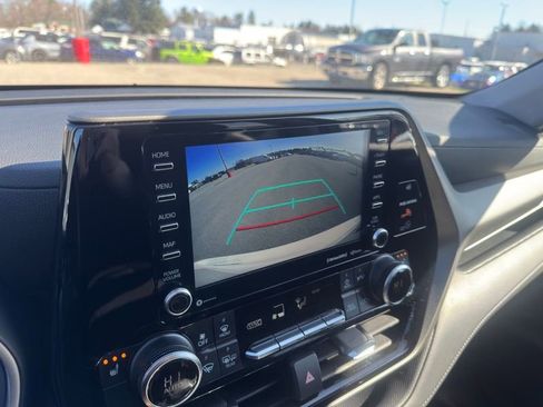 Used 2021 Toyota Highlander XLE image 19