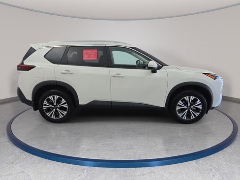 Used 2023 Nissan Rogue SV w/ SV Premium B Package FWD image 4