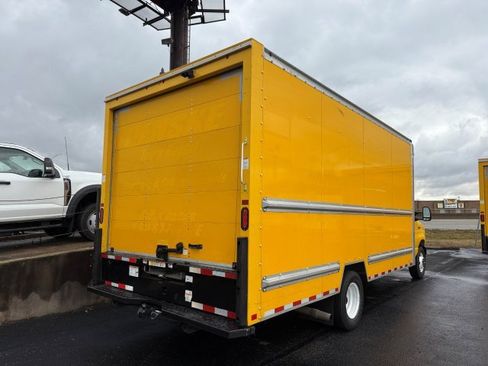 Used 2022 Ford E-350 and Econoline 350 Super Duty image 8