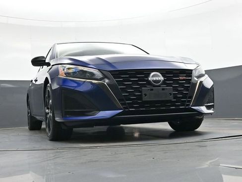 Used 2024 Nissan Altima 2.5 SR FWD image 37