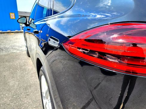 Used 2016 Porsche Cayenne S image 38