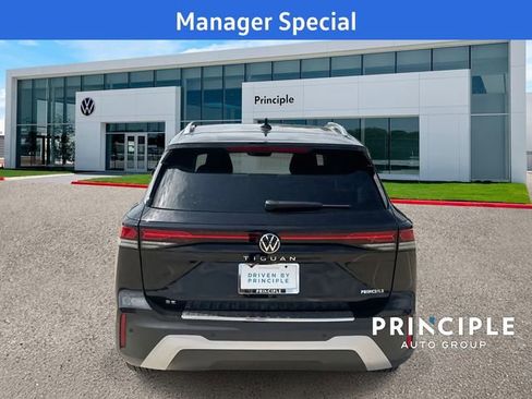 New 2025 Volkswagen Tiguan SE FWD image 6