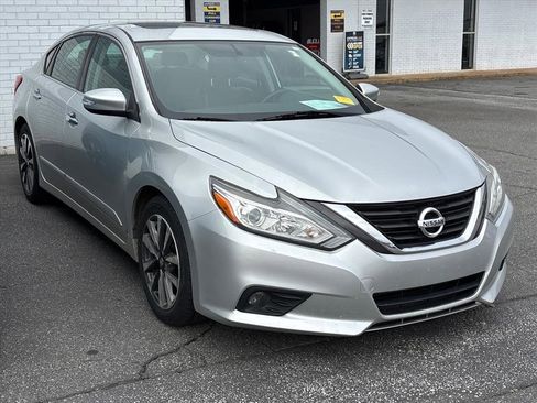 Used 2016 Nissan Altima 2.5 SL w/ Moonroof Package image 5
