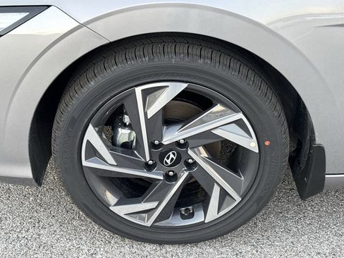 New 2026 Hyundai Elantra Limited image 9