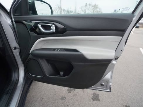 Used 2024 Jeep Compass Limited image 21