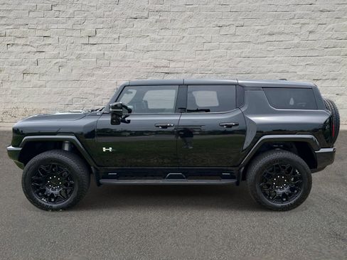 Used 2024 GMC Hummer EV 2X w/ LPO, Illumination Package AWD/4WD image 8