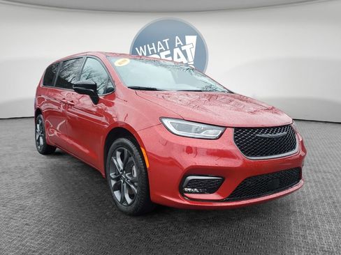 New 2026 Chrysler Pacifica Select AWD/4WD image 1