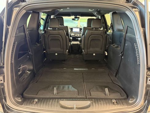 Used 2023 Chrysler Pacifica Touring-L w/ S Appearance Package AWD/4WD image 27