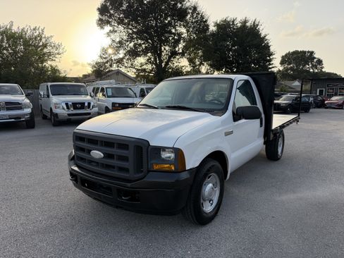 Used 2005 Ford F250 XL RWD image 4