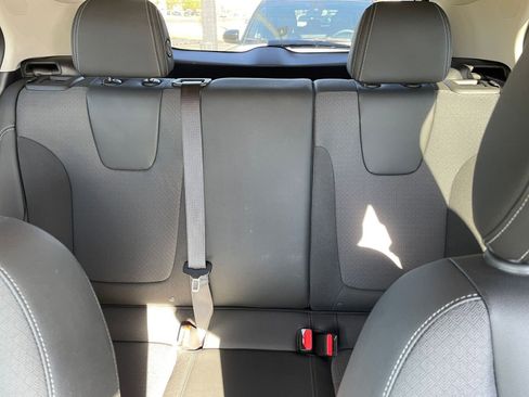 Used 2025 Buick Encore GX Preferred image 37