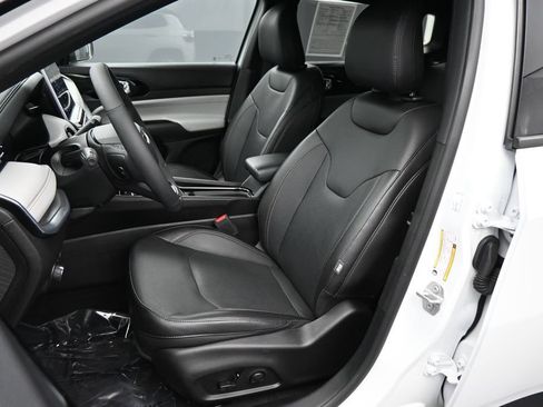 Used 2023 Jeep Compass Limited AWD/4WD image 14