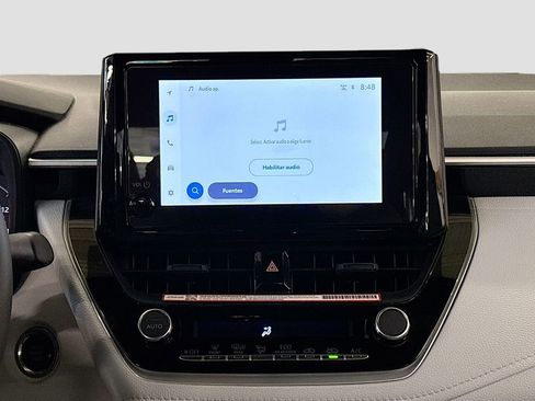 Used 2025 Toyota Corolla SE image 12