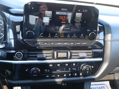 Used 2022 Nissan Pathfinder SL w/ SL Premium Package image 17