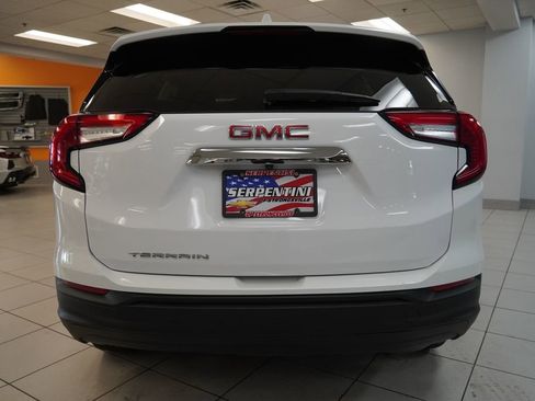 Used 2024 GMC Terrain SLE FWD image 18