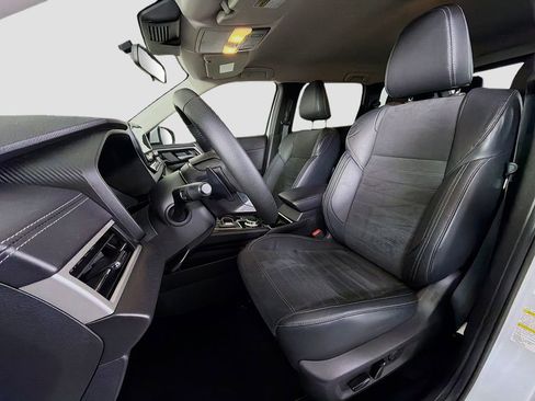 Used 2023 Mitsubishi Outlander SE image 13