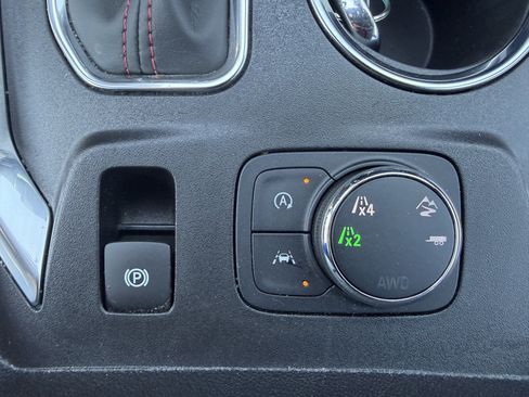 Used 2023 Chevrolet Traverse RS AWD/4WD image 23