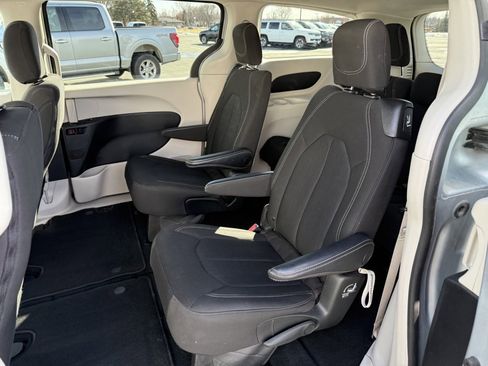 Used 2023 Chrysler Voyager LX image 13